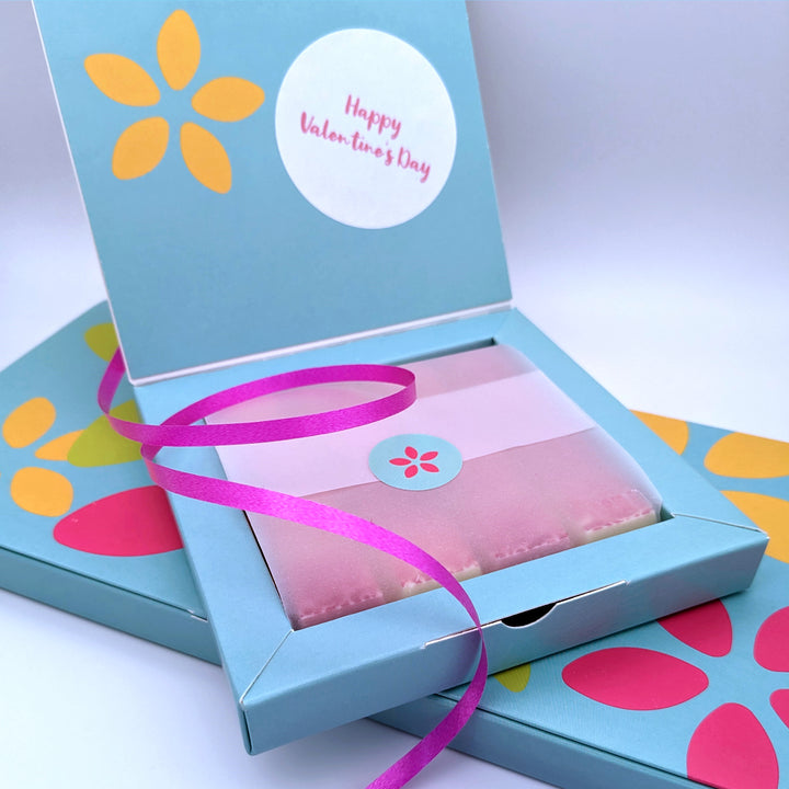 White & Strawberry Chocolate Rose Box